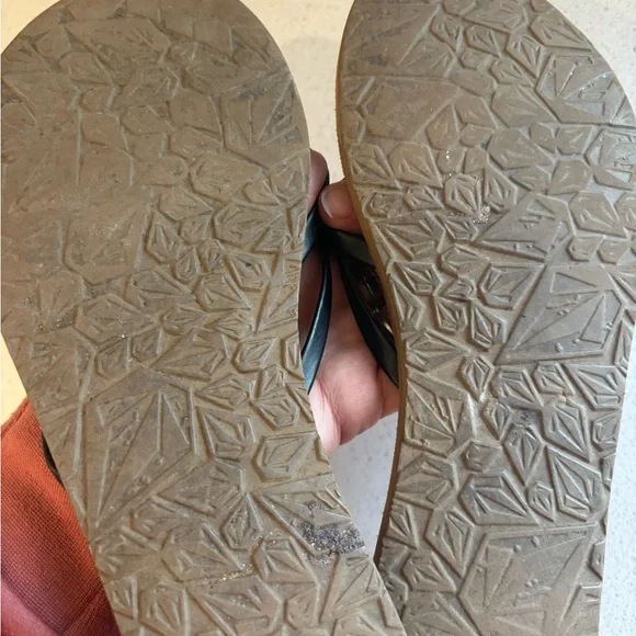 Volcom sandals - Picture 2 of 2